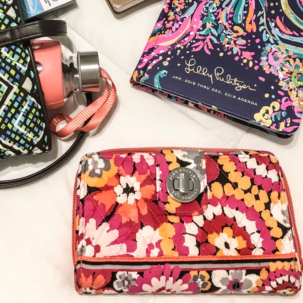 🌻 VERA BRADLEY Turnlock Wallet Clutch 🌺